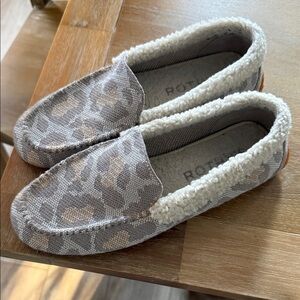 Rothy’s Cozy Gray and Cream Slip-On slippers